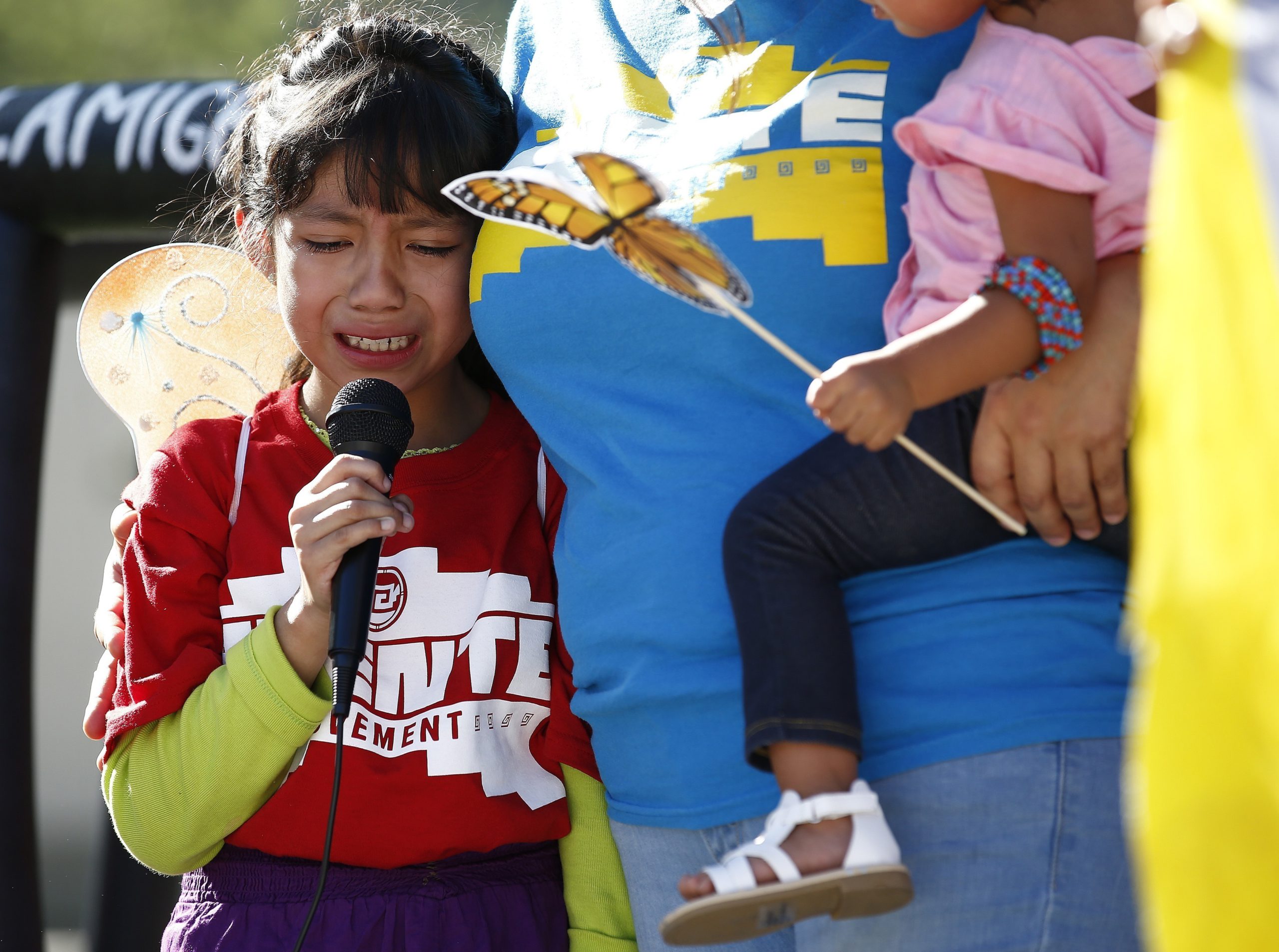 AP photo of child crying as she talks about being separated from her father