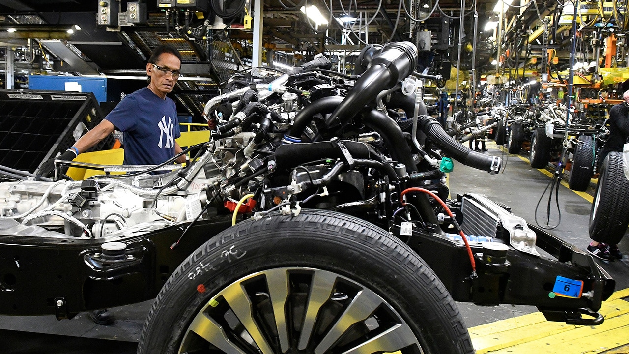 Photo of workers assembling Ford trucks in Kentucky