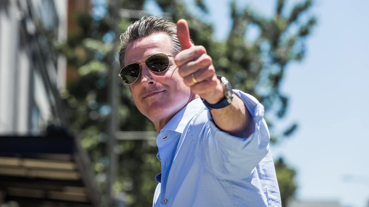 Photo of Gov. Gavin Newsom giving a thumbs up