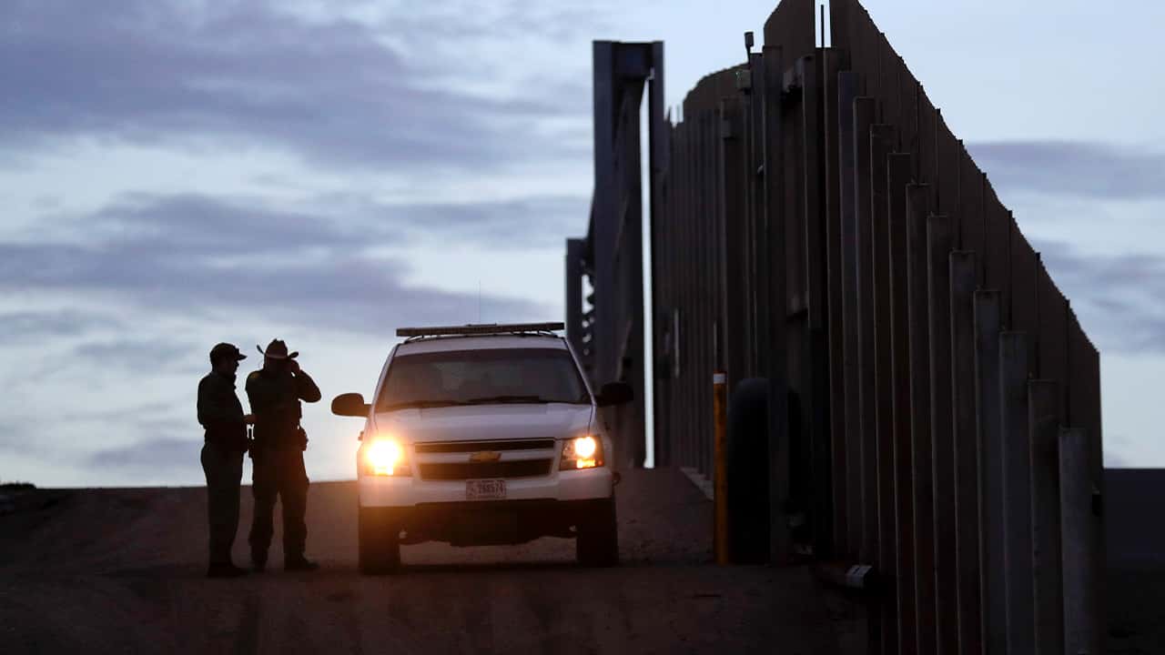 Photo of border patrol agents
